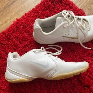 Nike cheer shoe great condition